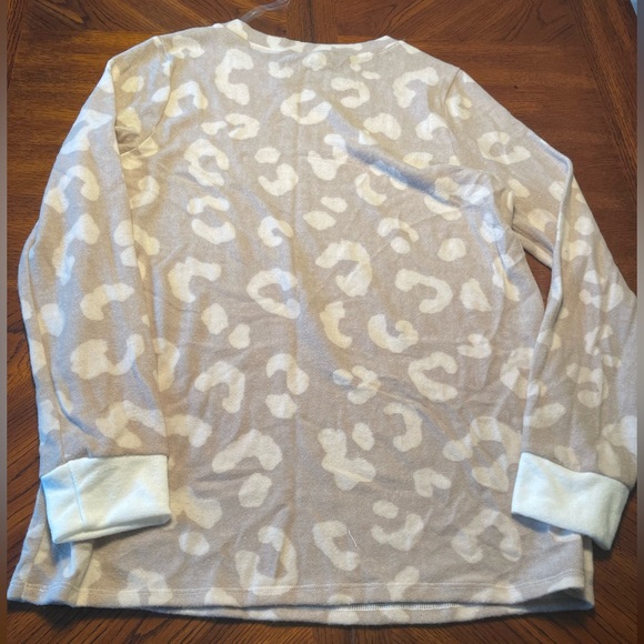 Soft Leopard Print Sweater - Picture 2 of 2